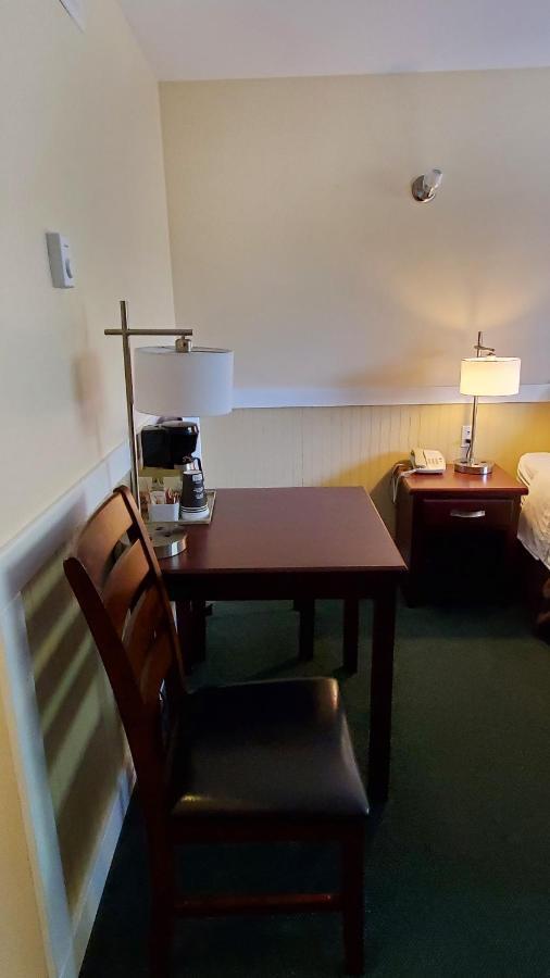 Motel Comox Valley & 3*